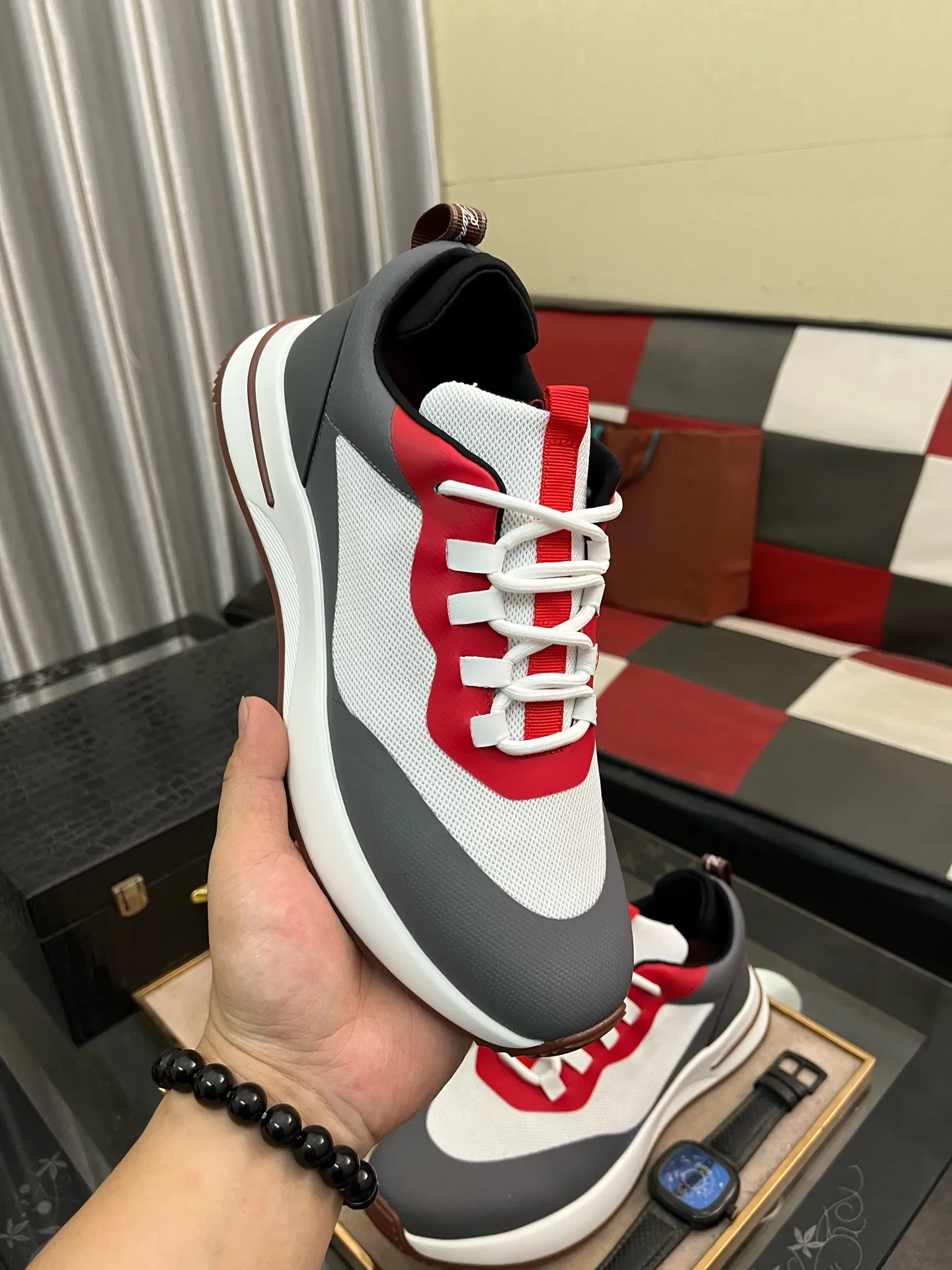 Men's men's shoes💰560⌚️⌚️LoroPiana/Noyo Piana WeekendWalk men's new thick-soled sports shoes, LP lace-up casual shoes that are as comfortable as clouds! The upper is made of cowhide leather, highlighting the sporty style. The lightweight sole adds a touch of modernity to the shoe. Counter original box packaging with dust bag!  Size: 38-449️⃣Colors available